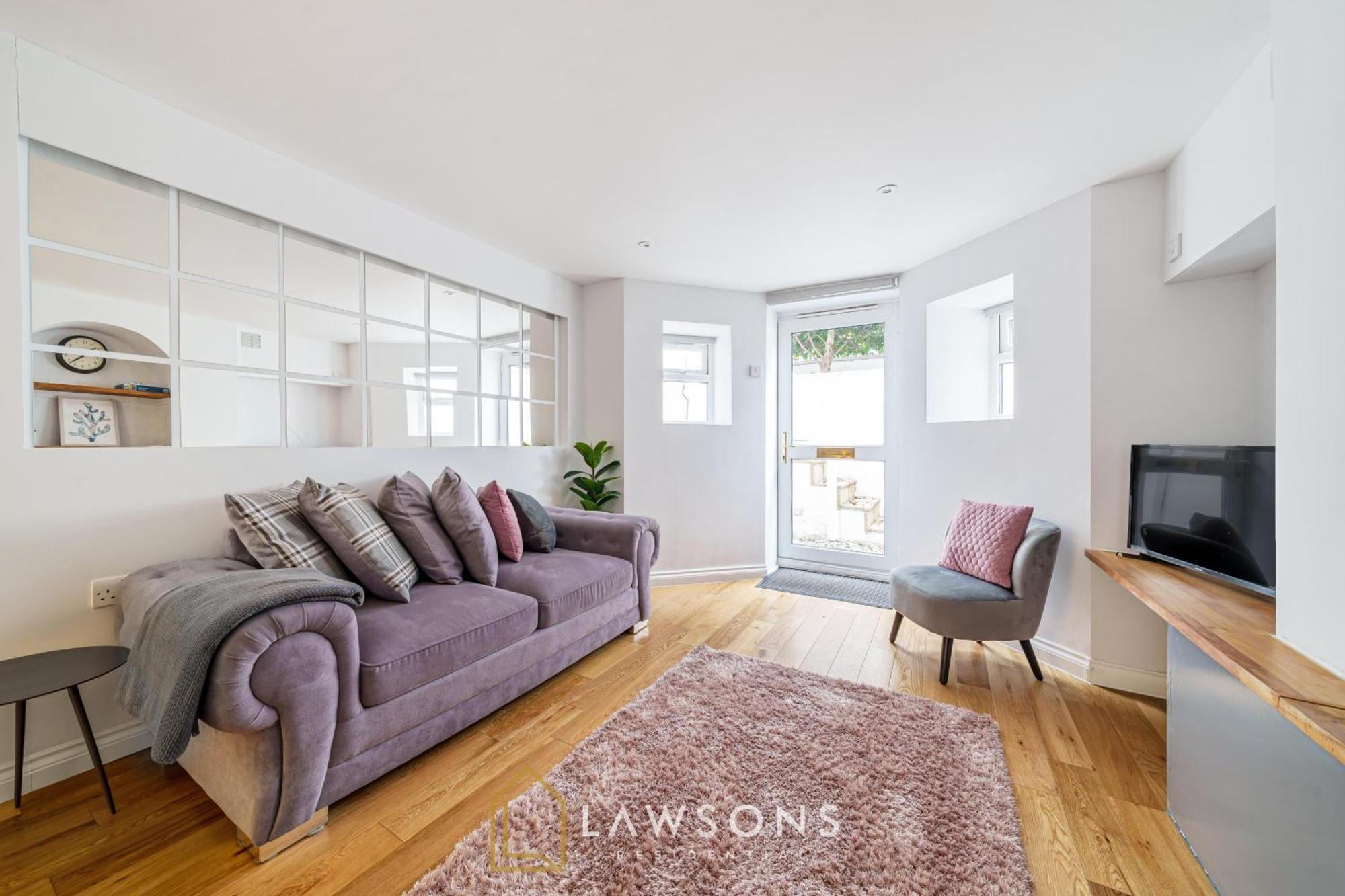 Modern Living By Lawsons With Free Parking Windsor Exterior photo
