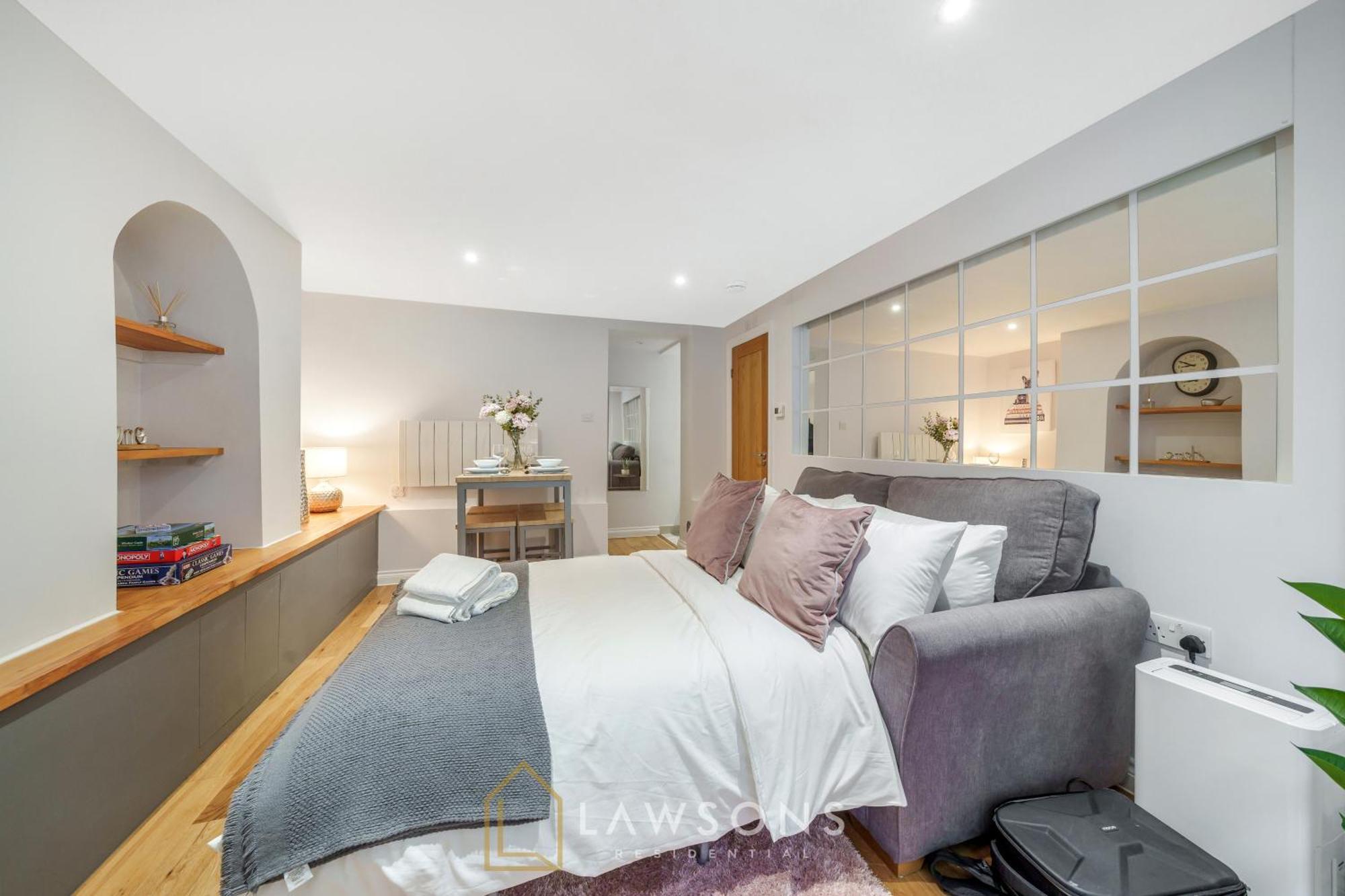Modern Living By Lawsons With Free Parking Windsor Exterior photo