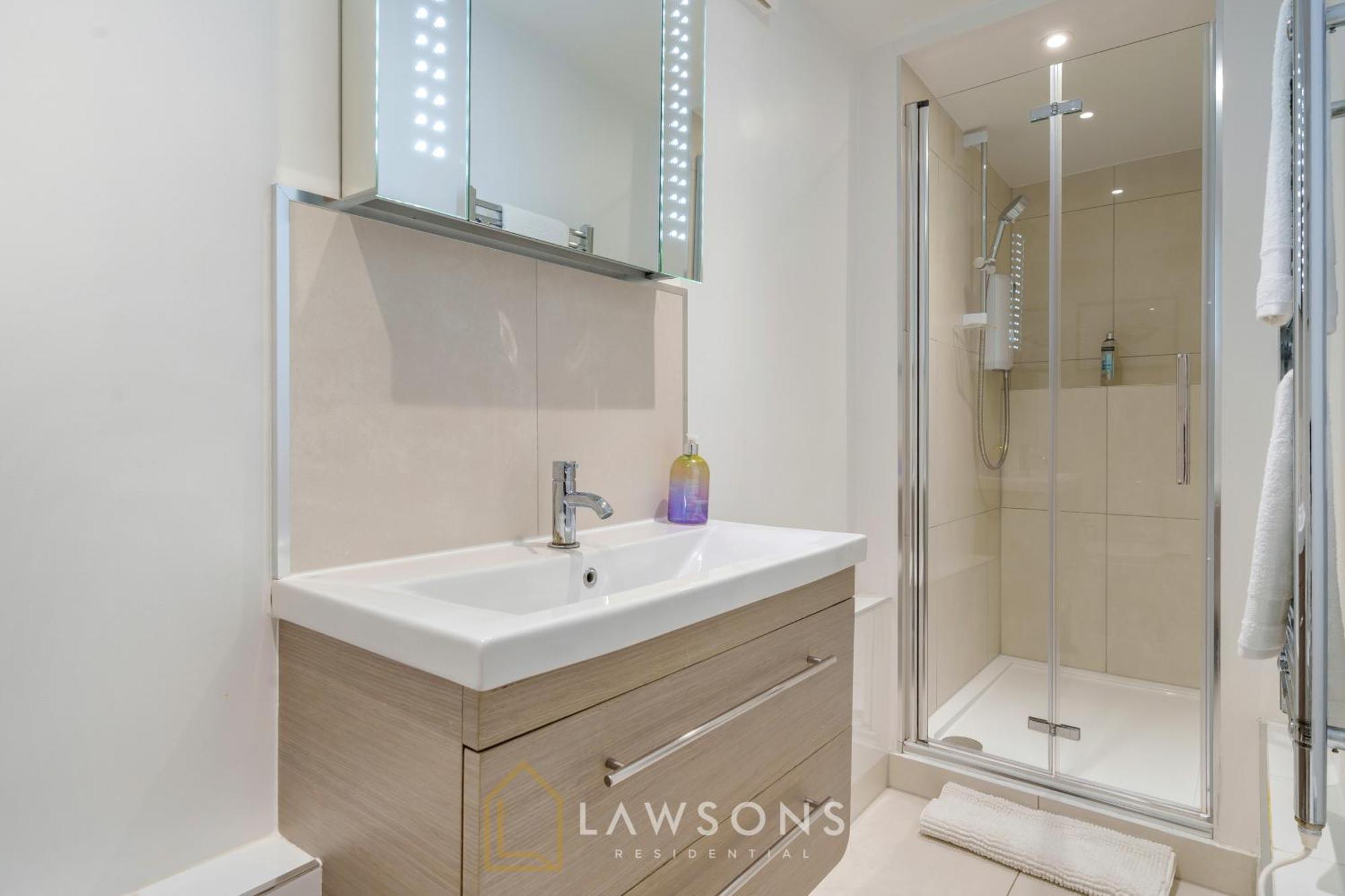 Modern Living By Lawsons With Free Parking Windsor Exterior photo