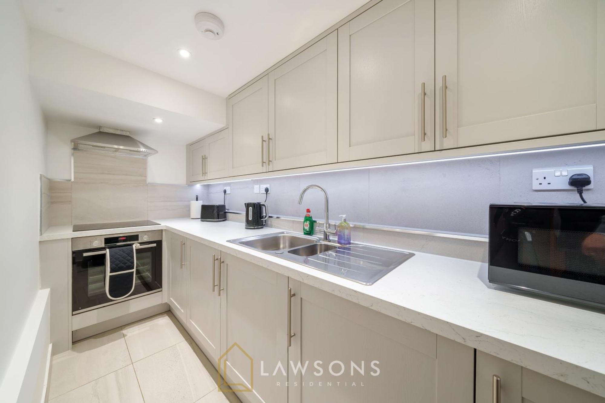 Modern Living By Lawsons With Free Parking Windsor Exterior photo