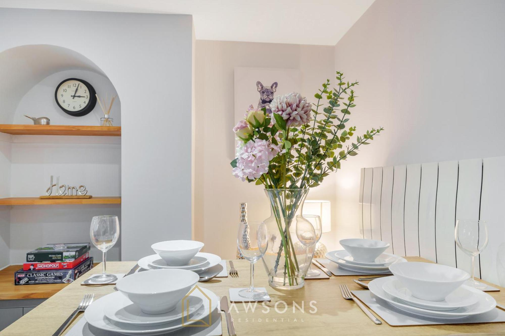 Modern Living By Lawsons With Free Parking Windsor Exterior photo